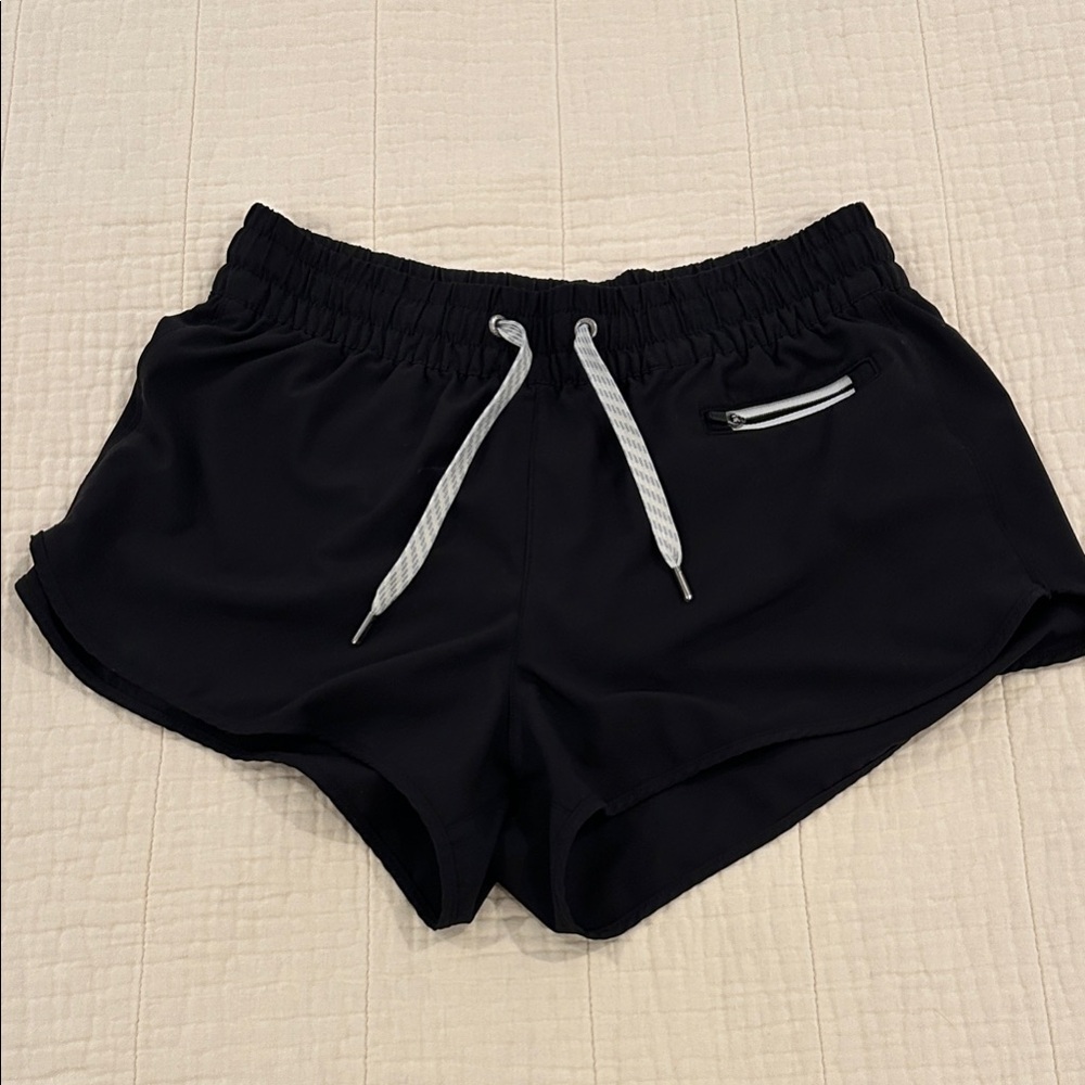 Women's Black Vuori Clementine shorts